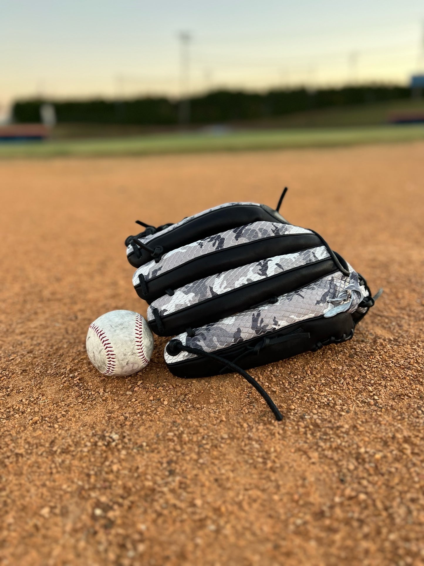 Strixxe Outfield Glove 2024 MODEL