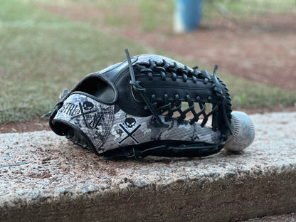 Strixxe Outfield Glove 2024 MODEL