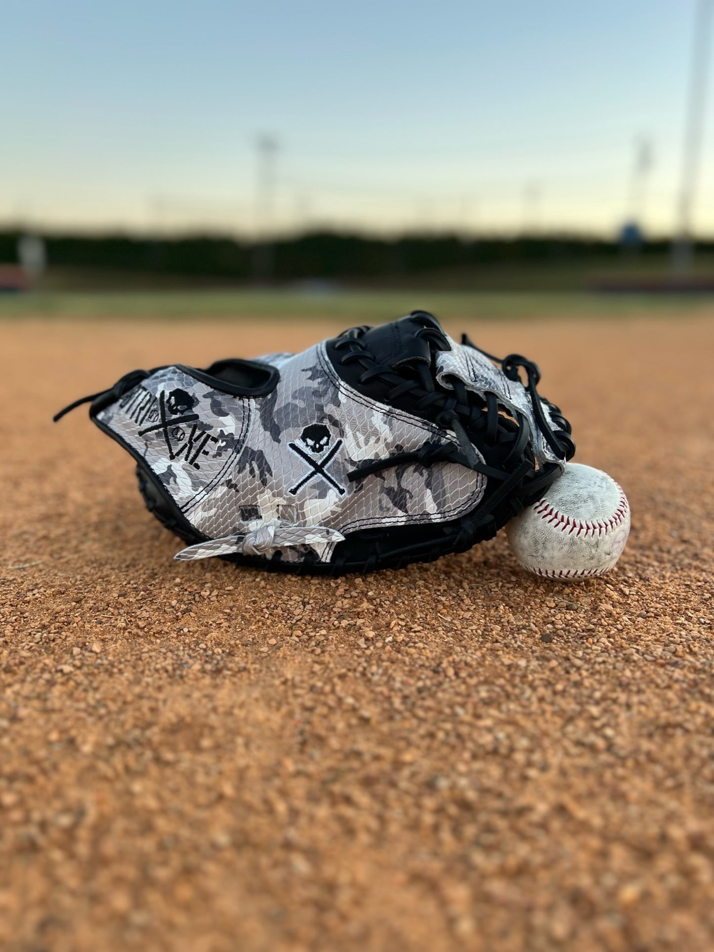 Strixxe Catcher's Mitt 2024 MODEL