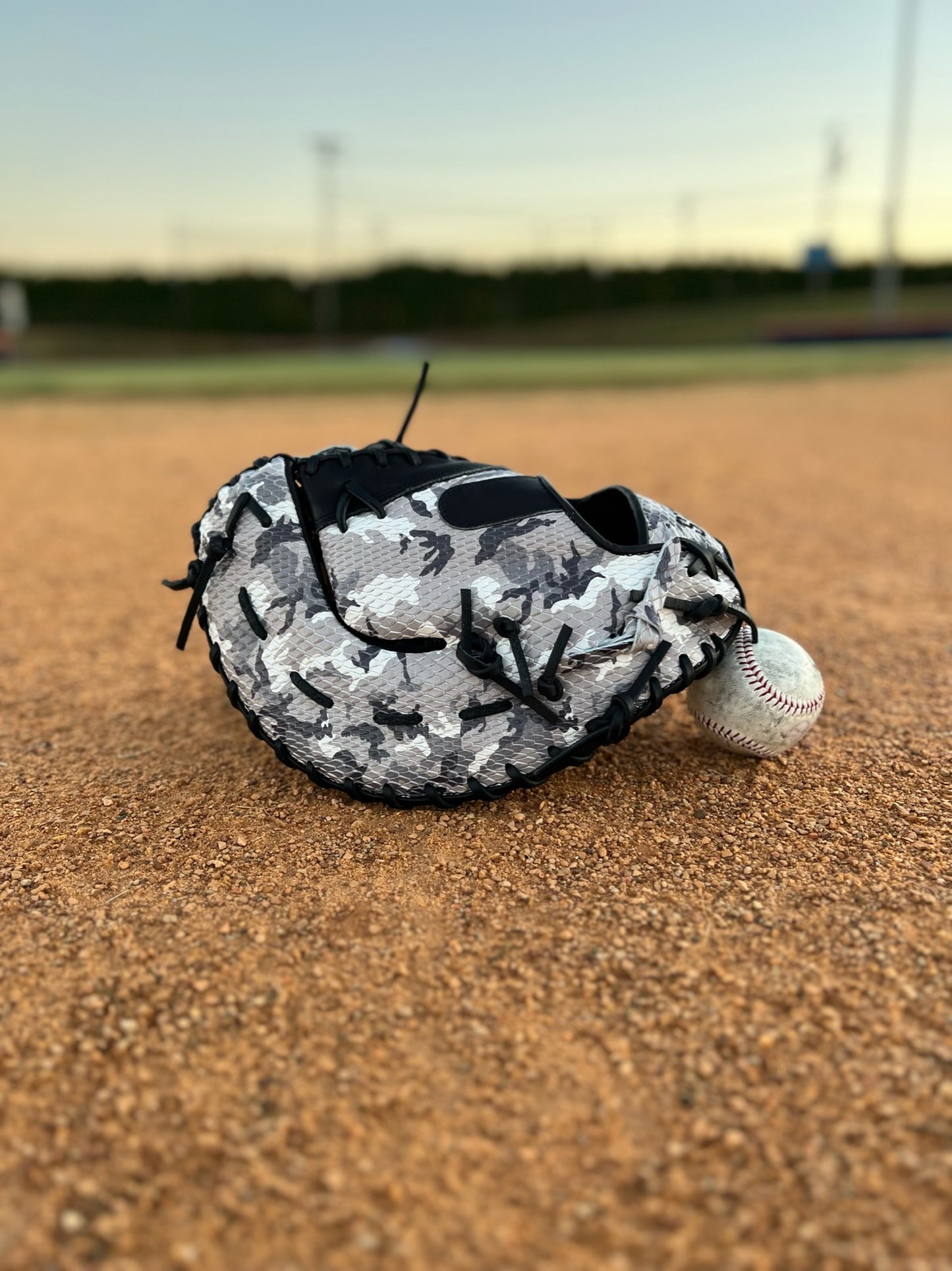 Strixxe First Base Mitt 2024 MODEL