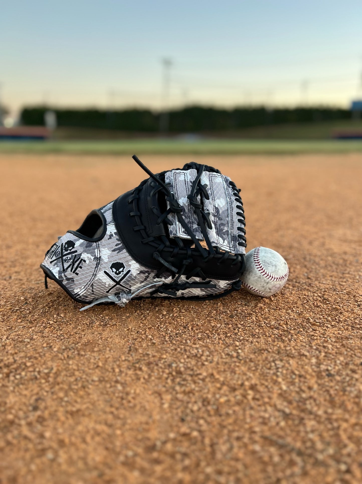 Strixxe First Base Mitt 2024 MODEL